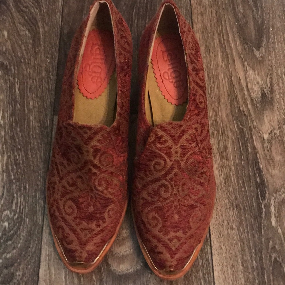Maroon Gold Tipped Shoes